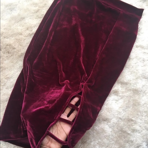 Velvet Burgandy Crop Set - Picture 3 of 3